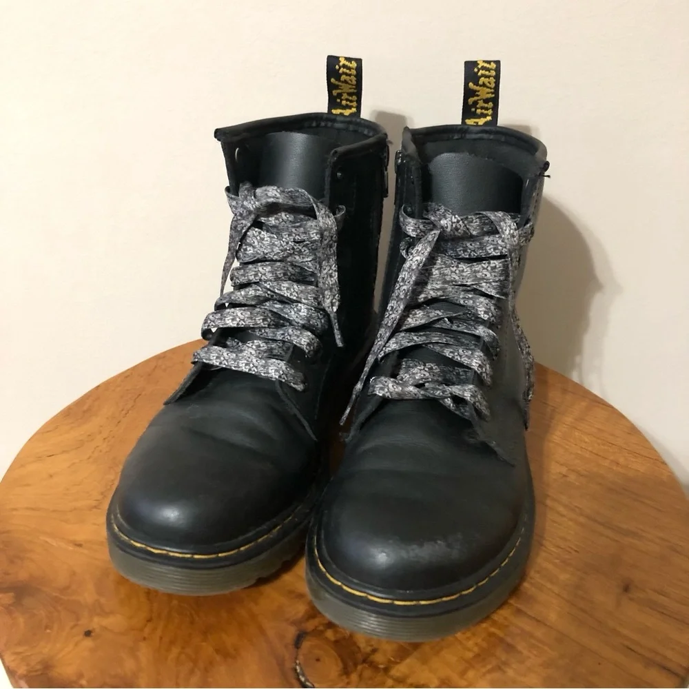 DR. MARTENS Kids Black Leather Ankle Boots • Sz 4 Unisex